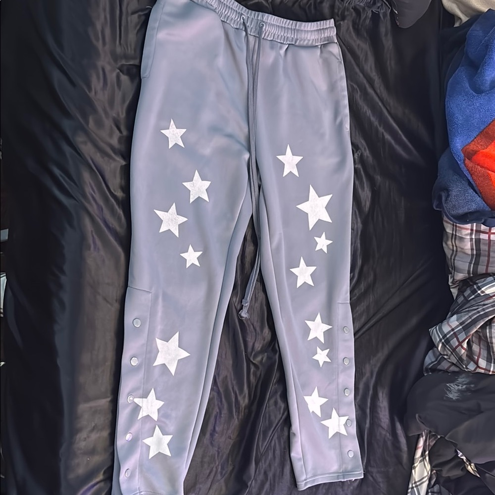 Rue21 Gray and White Star Print Joggers